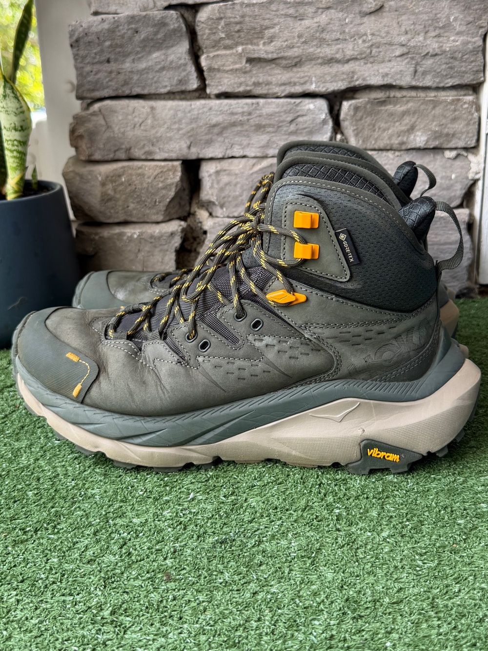 HOKA One One Kaha 2 GTX Duffel Bag/Radiant Yellow Mens Hiking Sneakers